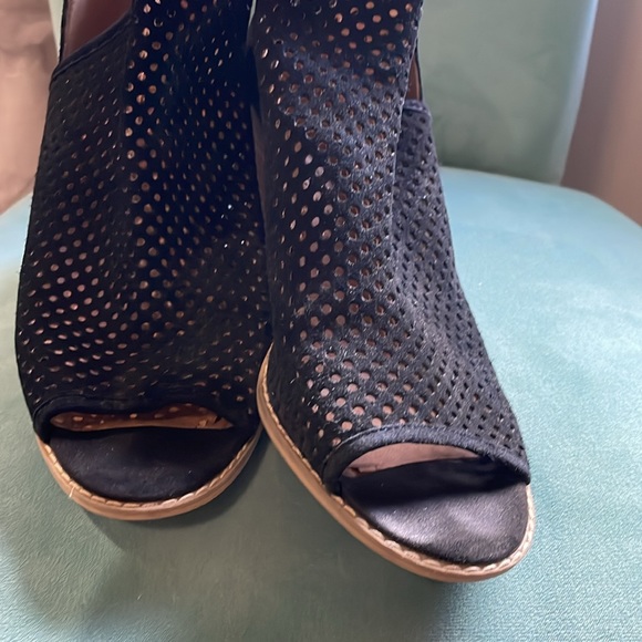 Black wedge sandals - Picture 2 of 3